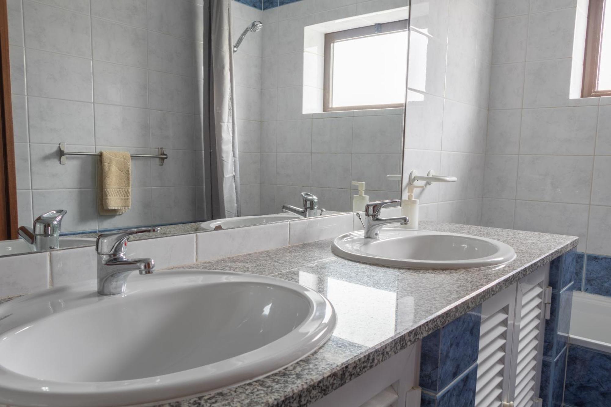 Blife Ricardya Private Rooms Faro Bagian luar foto